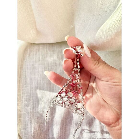 Finger chain bracelet with rhinestones - Picture 4 of 4